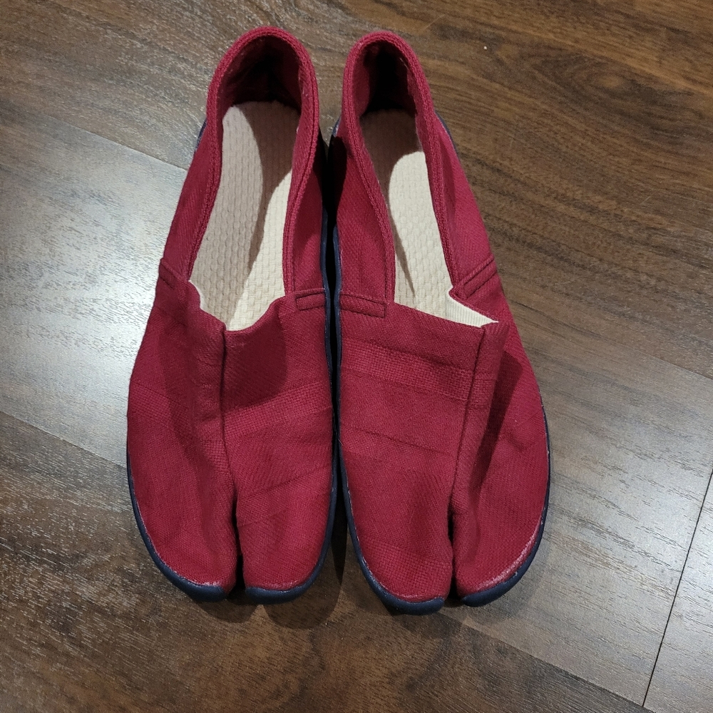 COPY - Tabirela red tabi flats. Size 9